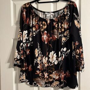 NWOT Venus top. Size M